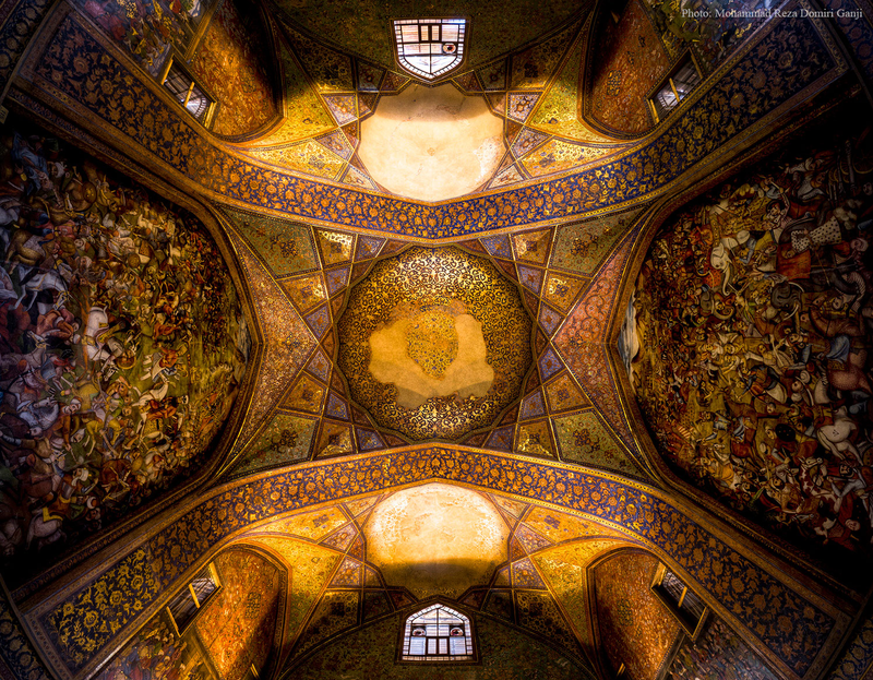 Illustration for article titled Extreme wide angle photos turn mosques into beautiful kaleidoscopes